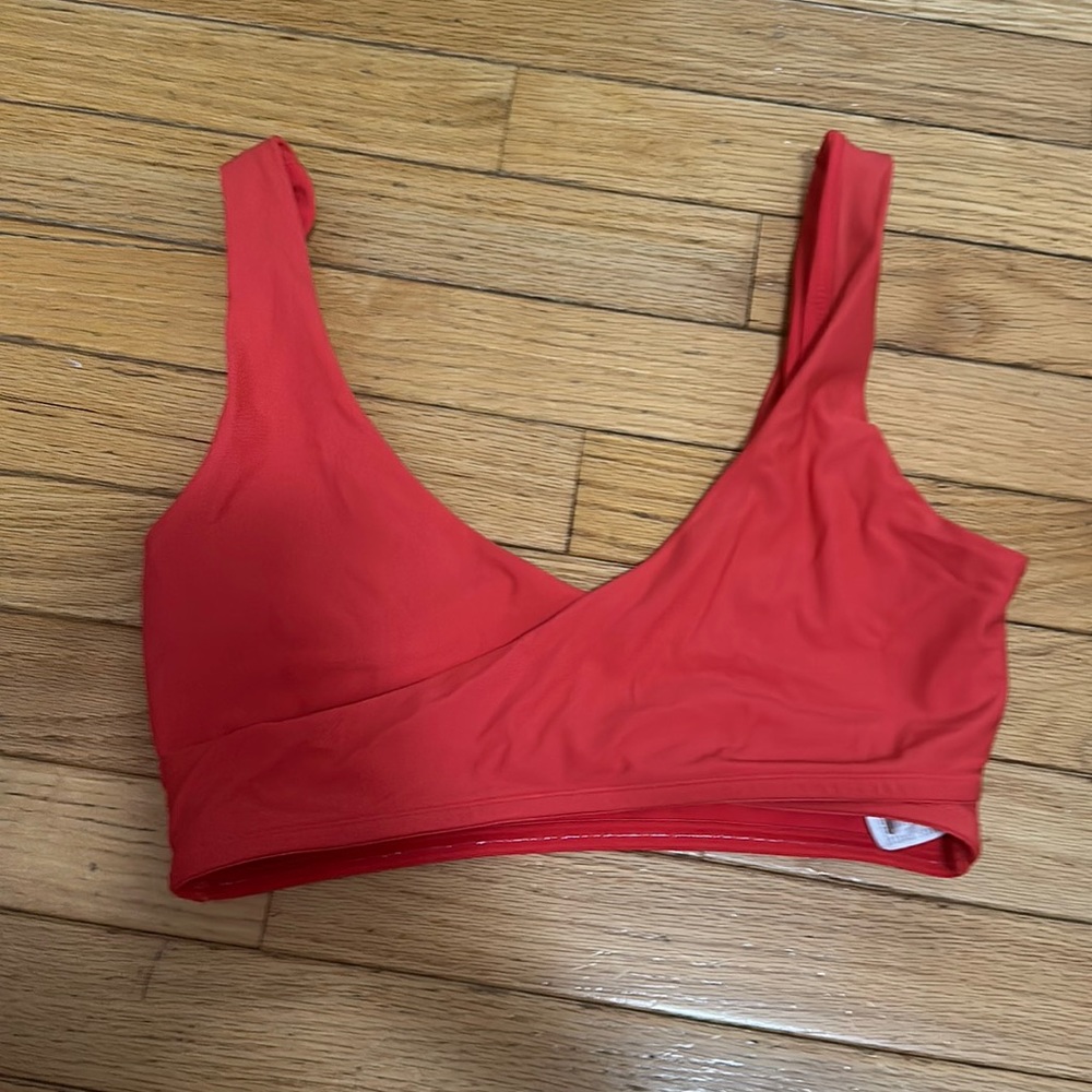 Fabletics Low Impact Crossover Sports Bra